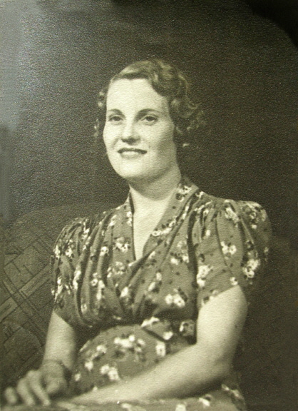 005 - your great grandma Weaver at a young age.  I think she�s pregnant with one of us kids.